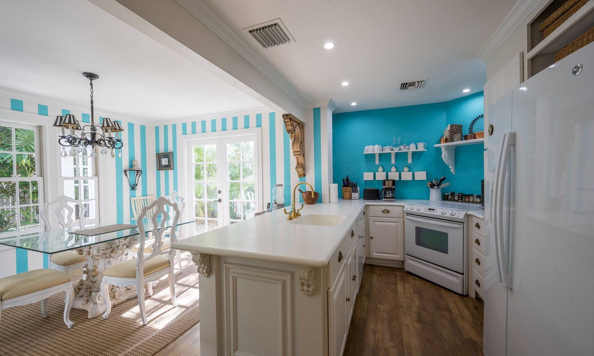 Bahama Village House | ABSOLUTE KEY WEST in the Truman Annex >Charming home with a European flair!