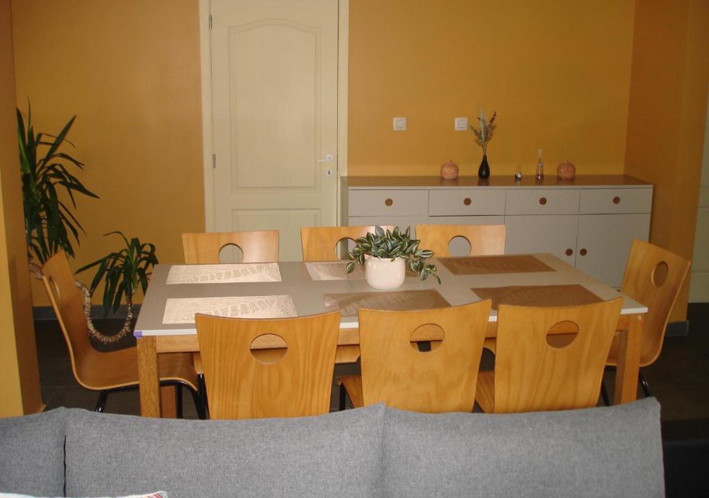 Courcelles Apartment | Appartement Courcelles