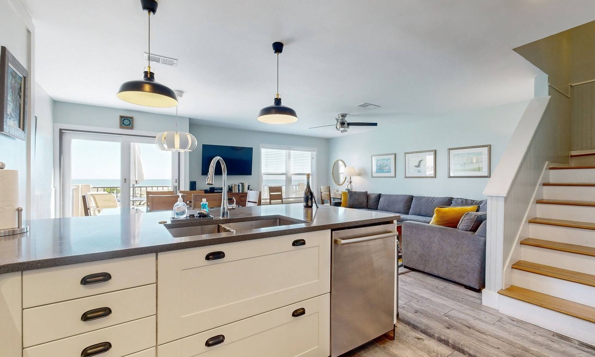 Amelia City House | Lovely Oceanfront Townhouse in Summer Beach Village W/shared Pool, Central AC