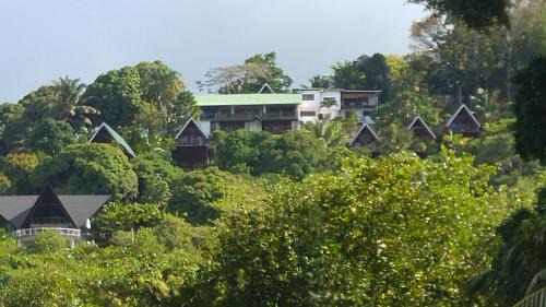 Anse Volbert Village House | Mango Lodge