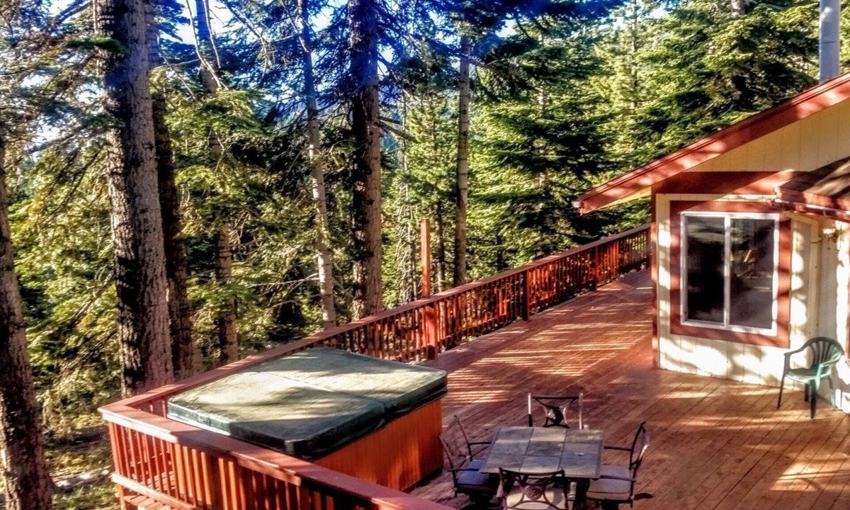 Upper Kingsbury House | Tahoe Mountain Retreat with Views Decks Hot Tub by Events Beaches Golf Heavenly