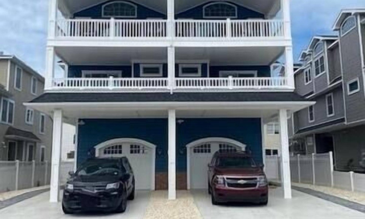 Townsend's Inlet House | Well-appointed Townhouse that is a 5 Bedrooms with Bonus Room, Elevator and 4.5 Bathrooms in the Southend of Sea Isle