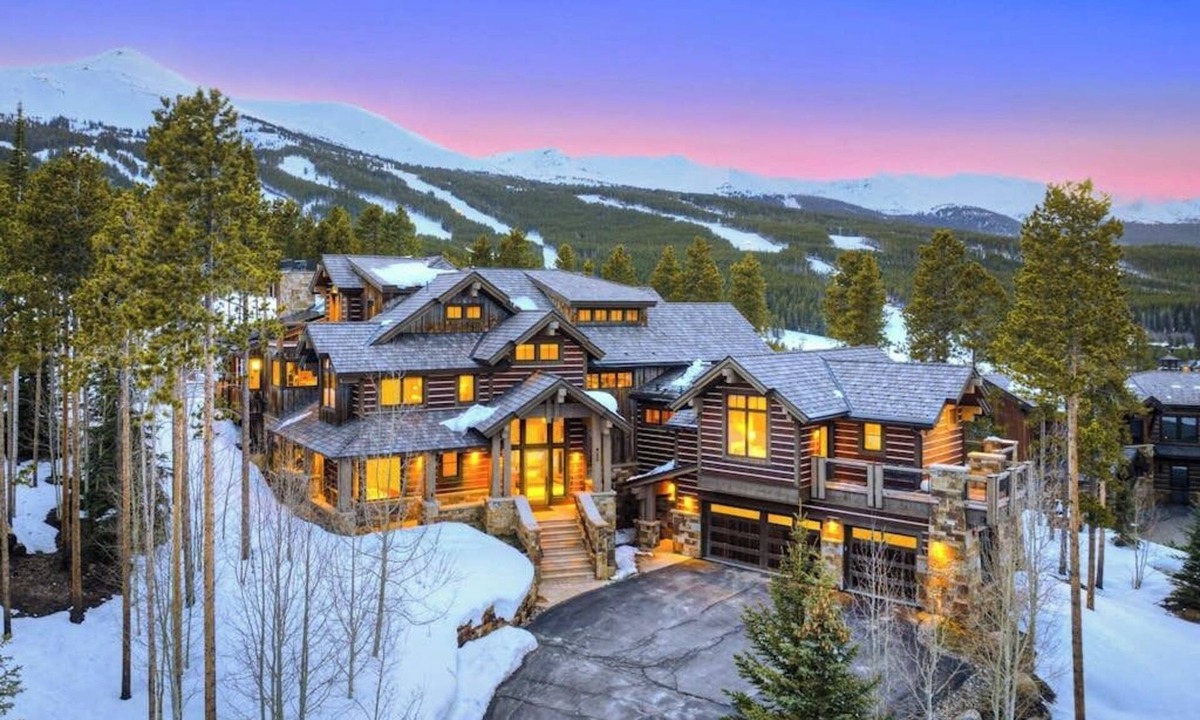Timber Trail House | Wonderful Ski-In/Ski-Out Home w/Private Hot Tub, Shared Pool, Free WiFi, W/D