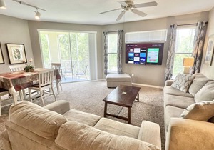 19-202 Gated Resort, Private balcony, heated pool, minutes from Disney! gym in Kissimmee