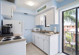 🌿 Cozy Garden-View Studio — Comfort & Charm at Gulf Winds Resort in ST PETE BEACH