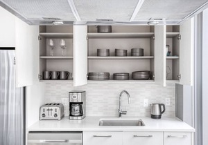 Hip River North 1BR w/Pool + Roof Deck near Mag Mile by Blueground in Chicago