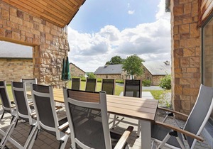 Luxury 4-person bungalow in the holiday park Landal Village l'Eau d'Heure in Froidchapelle
