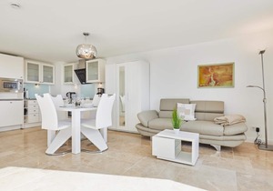 Modern apartment, balcony with sea view, parking space, WLAN. Pets allowed. in Westerland