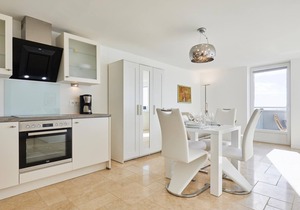 Modern apartment, balcony with sea view, parking space, WLAN. Pets allowed. in Westerland