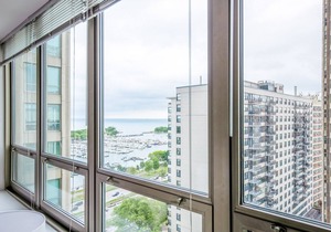 Modern Lakeview 1BR w/Gym, Pool, 1 block to Lincoln Park, by Blueground in Chicago