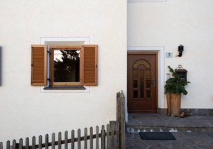 Rustic Apartment 2 "Zur Sonne" with Mountain View & Garden in Lajen