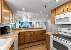 Superb Location on the Beaches of Madeira. Great Corner Unit Views. Beachfront Pool on the Sand! in Madeira Beach