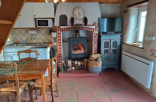 Scrignac Cottage | A small, cozy cottage with a fireplace and an enclosed garden in the Monts d'Arrée, 30 minutes from the sea