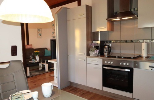 Machtlos House | Beautiful apartment in villa for 2 guests with pool, TV, terrace and pets allowed
