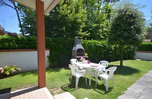 Bibione Pineda House | Bungalow with private garden