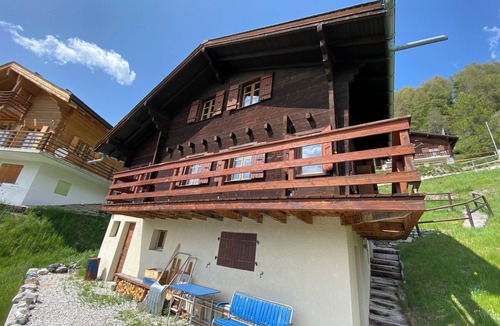 Chandolin Ski Chalet | Ce charmant chalet est parfait pour accueillir une famille de 4 personnes. Vous trouverez deux chamb