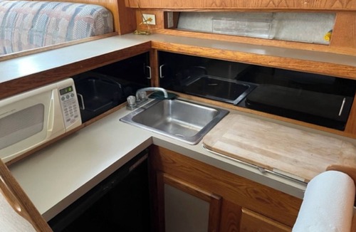 East Providence Boat Rental | Cozy 34’ House Boat in Providence/East Providence Bay