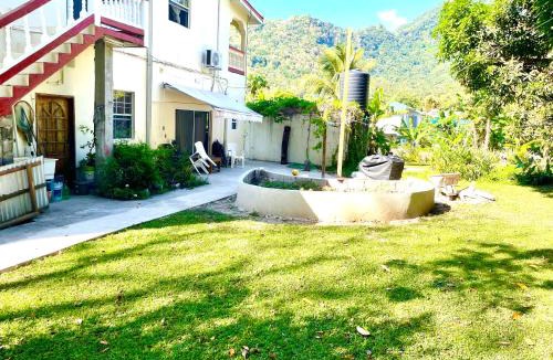 Soufriere Apartment | Diamondview Cherry Studio