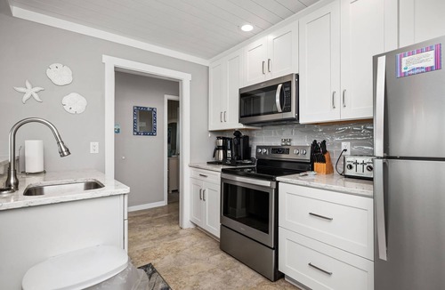 Long Beach House | Dip Inn: Basic beach house with upgraded appliances
