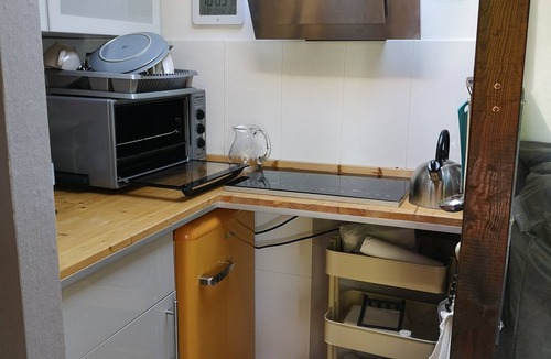 Weimar House | Dog-friendly tiny house on a large, fenced plot in the bee garden