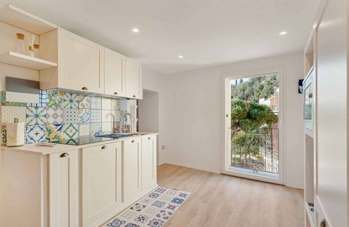 Borgo Antico Apartment | In the very center of Monterosso al Mare, surrounded by colorful alleys and the scent of the sea, Cà Maccaja is a newly renovated apartment designed for those who wish to experience the Cinque Terre with authenticity and comfort. Its central location al