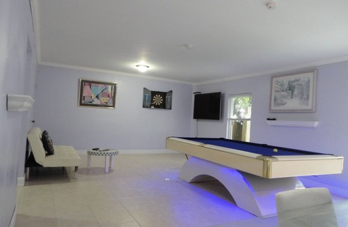 River Run House | LARGE Private Guest House on Waterfront Estate - Kayak+Bike+Fish+Outdoor Lounge