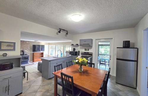 Regional District of Nanaimo House | Long Lake Oasis Guest Suite