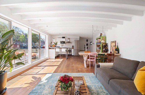 Nieuwmarkt en Lastage Boat Rental | Luxury large Houseboat-Apartment with Airco in City Center.