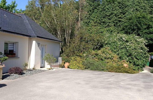 Camors House | Maison Plain Pied Avec Grand Jardin Paysager