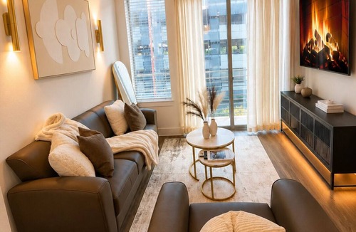 Arsenal Apartment | Riverwalk Oasis