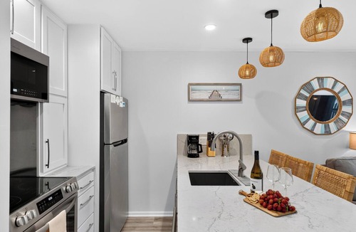 Truman Annex Condo | Shared Pool + Private Porch | Steps to Beach + Old Town | Salty Palm Retreat