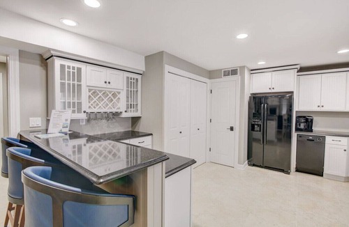 Lake Delton Condo | Some'R on the Beach - Beachfront Condo for Six
