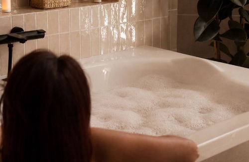 Saint-Helier Apartment | Studio-Romantic-Ensuite with Jet bath