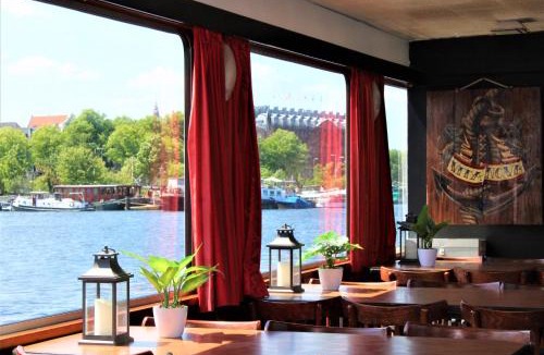 Nieuwmarkt en Lastage Boat Rental | Vita Nova