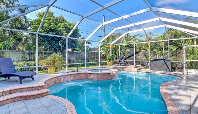 129/n from 169/n! in Sept. Naples Park, Heated Pool, Jacuzzi, close to beach ! in Naples
