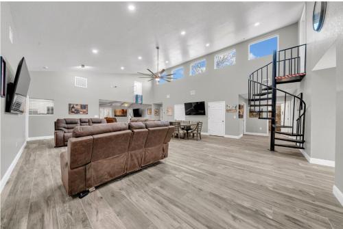 15 bedroom Mega stay in San Antonio