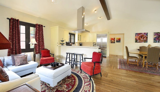 2016 Heritage Award Home in dwtn. Santa Fe, Soaking tub, Outdoor deck for dining in Santa Fe