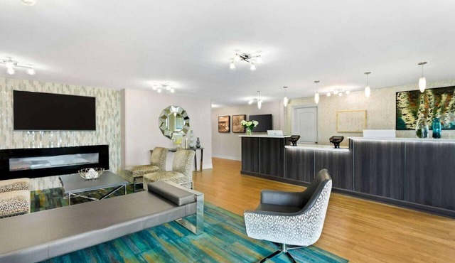 3 Units with Easy Access to City, Shops & Restaurants - with Parking & Breakfast in Naperville