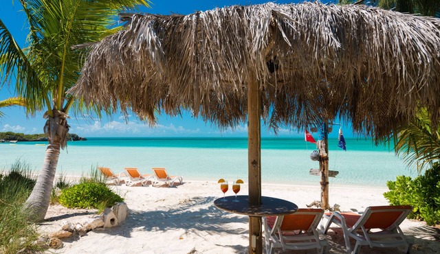 4 bdrm, 3 bath Beachfront Villa w/48 ft pool & Best Sunsets on the Island! in Sapodilla Bay