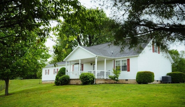 4 bedroom Tenant House at Muddy Boots Petting Farm. in Laurelville