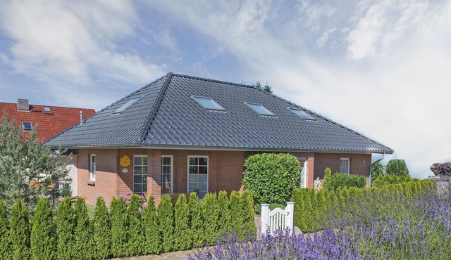 4-star holiday home with terrace, large garden, 3 bedrooms and 2 bathrooms in Seebad Heringsdorf
