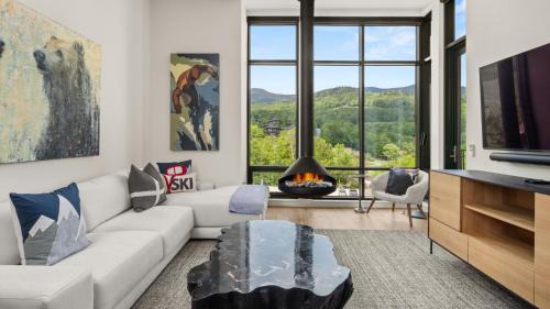 409 - 3 bed - Treehouse unit - Spruce Peak at the Base of Stowe Mt Resort - Sleeps 9 in Stowe