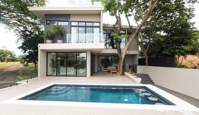 5-Bedroom Villa in Guard Gated Beachfront Community, Tamarindo/Langosta w/Xtras in Tamarindo