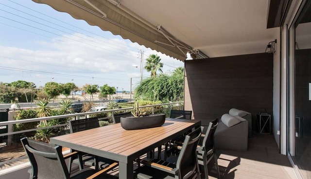 5BD 2 Level Beachfront Luxury Apt by the Olon in Glyfada