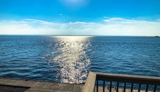 6bdrm Unobstructed Bay Front Views Minutes from the Beach in Harvey Cedars