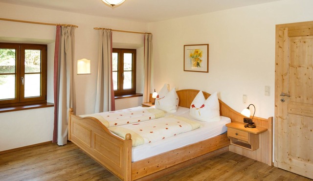 7. vacation apartment Enzian, 130sqm, balcony and terrace, kitchen, 4 bedrooms in Ruhpolding