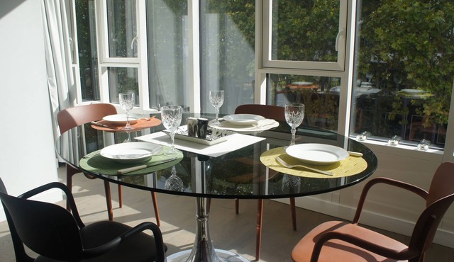 Accessible Latin Quarter flat - contemporary luxury a block from the Seine in Paris