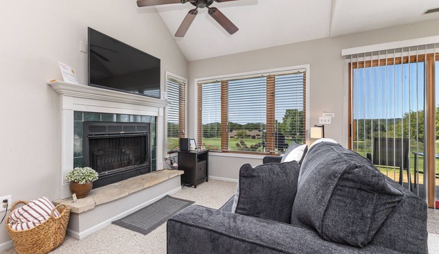 Amazing Golf Views, Fireplace & Pool Access! in Galena