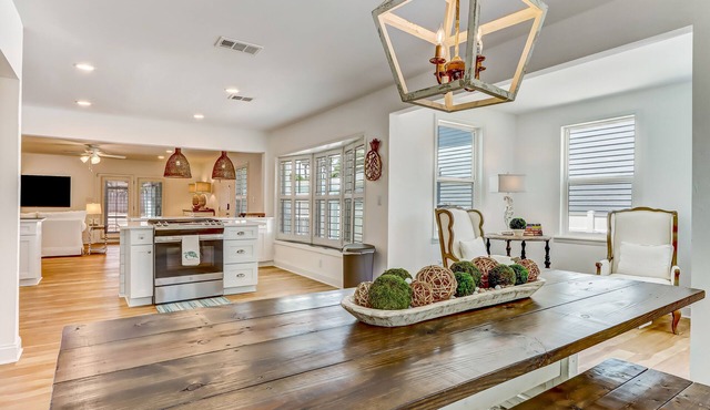 "Amelia On My Mind" Beach house with backyard and screened porch - sleeps 8 in Fernandina Beach