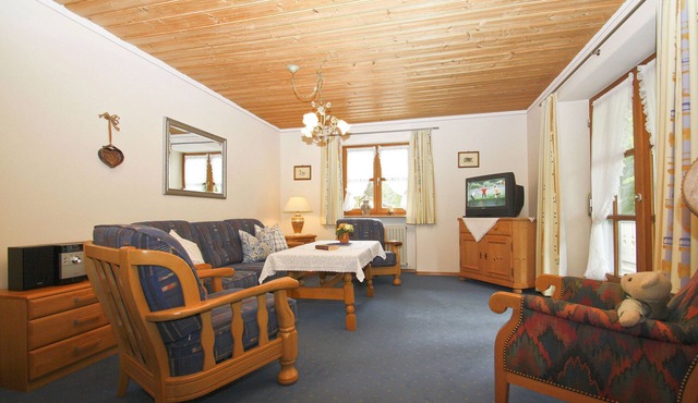 Apartment 2, 98sqm, balcony, kitchen, 2 bedrooms, 1 living room, max. 2 pers. in Ruhpolding